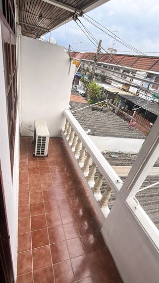 อื่นๆ ไม่มี ทาวเฮ้าส์ให้เช่า  ซอยรามคำแหง 72 แยก 1 ทำสัญญา 1 ปี TOWNHOUSE FOR RENT โทรศัพท์ 083-792-5426 รูปที่ 2