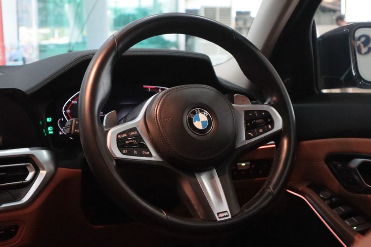 BMW Series 3 2022 330Li Sedan เบนซิน ไม่ติดแก๊ส เกียร์อัตโนมัติ ดำ รูปที่ 3