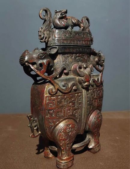 กระถางธูป (香炉) หรืออาจเป็นภาชนะบรรจุไวน์ รูปที่ 2