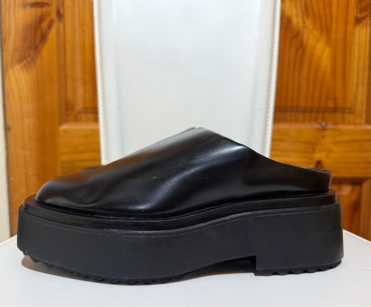 รองเท้าหนังเปิดส้น HM