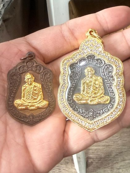 หลวงปู่ทิม 2เหรียญตามรูป ตรงปก พร้อมกรอบตามรูป1ชุด