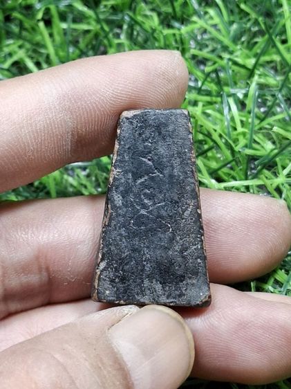 พระลงรักเก่าปีลึก หลังจารยันต์ ไม่ทราบที่ รูปที่ 2