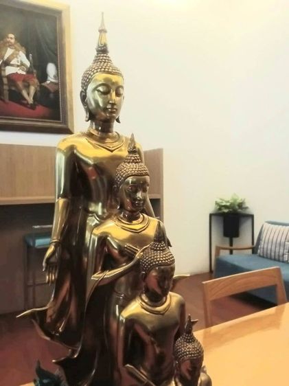 พระพุทธเจ้า 5 พระองค์ ครูบาอริยชาติ วัดแสงแก้วโพธิญาณ เชียงราย สูง 29 นิ้ว ลึก 18 นิ้ว กว้าง 16 นิ้ว ประกอบด้วยพระประจำวัน ปางเปิดโลก ปางรำพึง ปางถวายเนตร ปางอุ้มญาติ ปางอุ้มบาตร สวยงามน่าบูชา รูปที่ 10