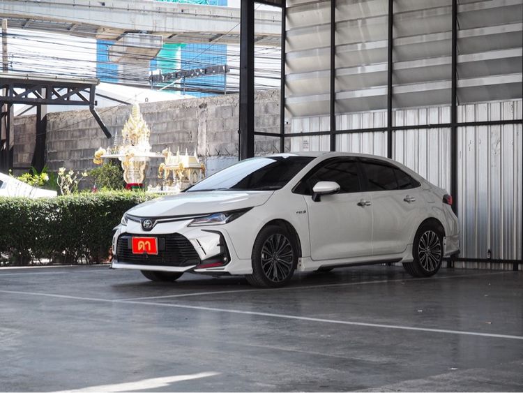 รถ Toyota Altis 1.8 Hybrid Premium Safety สี ขาว