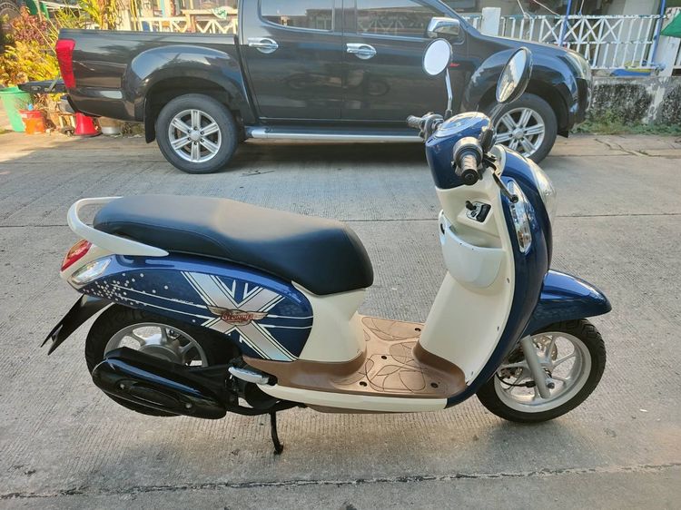 🛵ยังไงก็ขาย SCOOPY-i ปี 56 เครื่องดี สีสวย สตาร์ทมือ(ท่อดัง) เล่มชุดโอนครบ+เปลี่ยนถ่ายน้ำมันเครื่องฟรี ส่งฟรี30 ก.ม รูปที่ 3