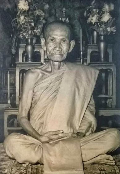 เหรียญหลวงพ่อมุม วัดประสาทเยอร์ รุ่นแรก จ.ศรีสะเกษ หลังมีจารรอยอักขระของหลวงพ่อ สภาพสวยเดิมดี รูปที่ 9