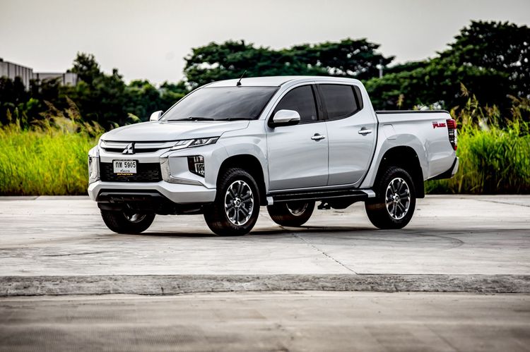 รถ Mitsubishi Triton 2.4 GT Premium Plus สี เทา