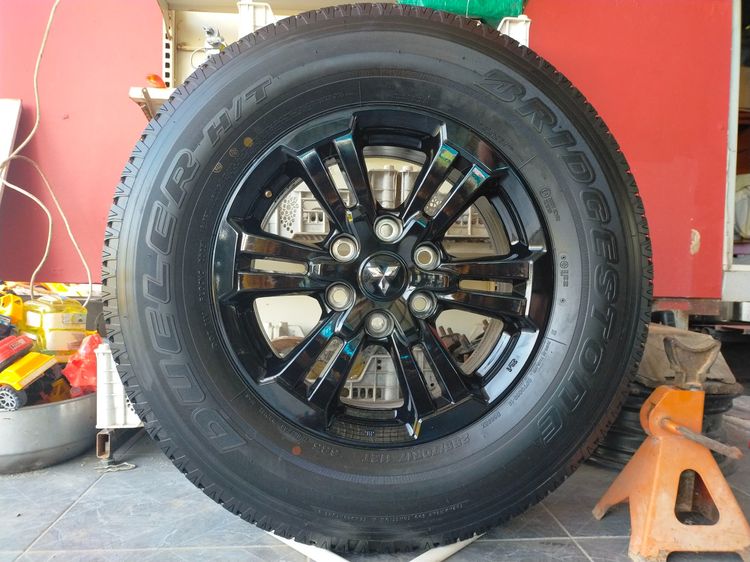 แม็กมิตซู ขอบ17 สีอบpowder coat พร้อมยางป้ายแดงบริสโตน 255 70 17 ปี25 ยางป้ายแดงมีตุ่มหน้ายางทุกเส้นใส่ triton ปาเจ19500 รูปที่ 4