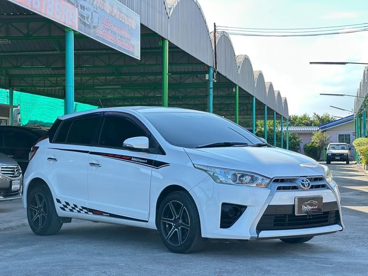 รถ Toyota Yaris 1.2 G สี ขาว