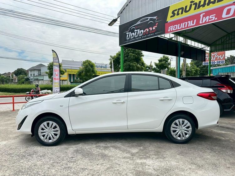 Toyota Yaris ATIV 2019 1.2 J Sedan เบนซิน ไม่ติดแก๊ส เกียร์อัตโนมัติ ขาว รูปที่ 4