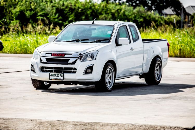 รถ Isuzu D-MAX 1.9 S สี ขาว