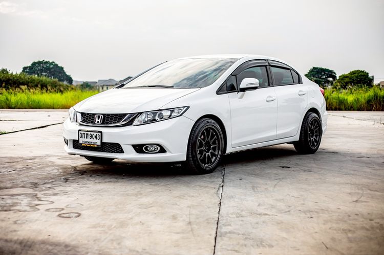 รถ Honda Civic 1.8 E i-VTEC สี ขาว
