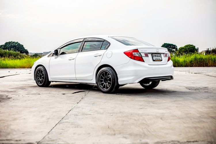 Honda Civic 2013 1.8 E i-VTEC Sedan เบนซิน ไม่ติดแก๊ส เกียร์อัตโนมัติ ขาว รูปที่ 4