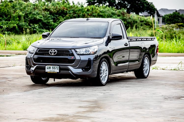 Toyota Hilux Revo 2023 2.4 Entry Pickup ดีเซล เกียร์ธรรมดา เทา
