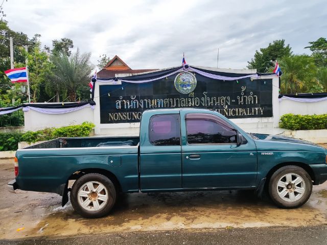 รถ Ford Ranger 2.5 XL สี เขียว