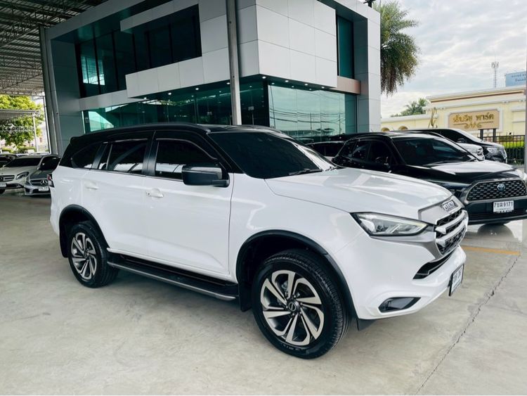 รถ Isuzu MU-X 3.0 Ultimate AT 2WD สี ขาว