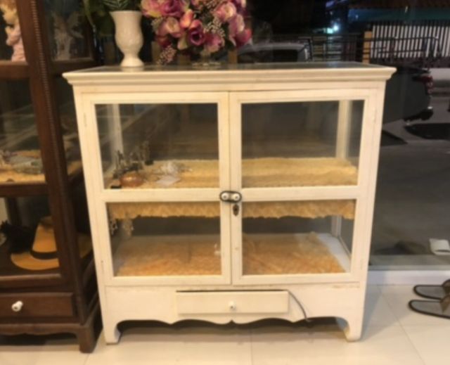 ขายตู้โชว์ไม้โชว์สินค้า สีขาว มีไฟในตู้