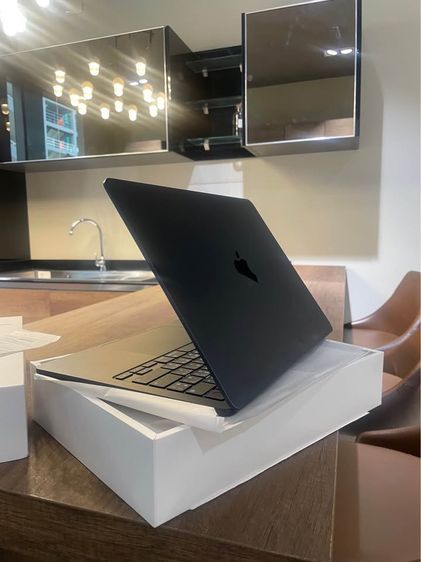 Apple ขาย MacBook Air M4 13.6 inch