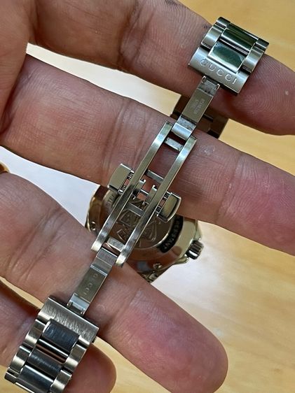 GUCCI Dive YA136403 136.4 32mm Black Dial Women's Quartz Watch รูปที่ 13