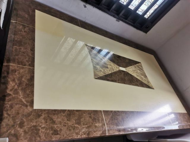 โต๊ะกินข้าวหินอ่อน