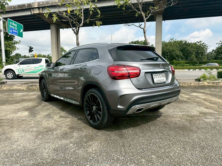 Mercedes-Benz GLA-Class 2018 GLA250 Sedan เบนซิน ไม่ติดแก๊ส เกียร์อัตโนมัติ เทา รูปที่ 4