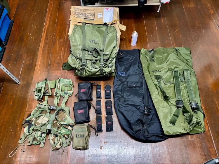 เสื้อผ้า อุปกรณ์ทหาร