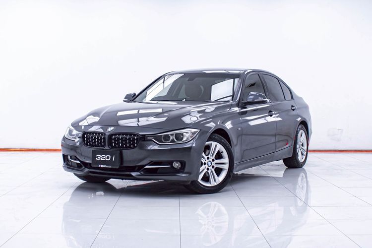 รถ BMW Series 3 320i สี เทา