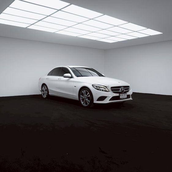 Mercedes-Benz C-Class 2023 C300 Sedan ปลั๊กอินไฮบริด (PHEV) ไม่ติดแก๊ส เกียร์อัตโนมัติ ขาว รูปที่ 2