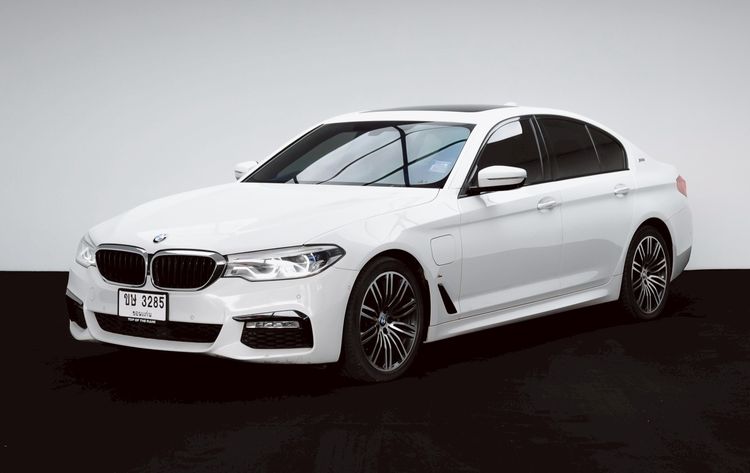 รถ BMW Series 5 530e สี ขาว
