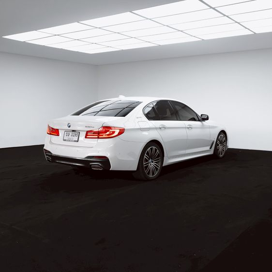 BMW Series 5 2019 530e Sedan ปลั๊กอินไฮบริด (PHEV) ไม่ติดแก๊ส เกียร์อัตโนมัติ ขาว รูปที่ 4