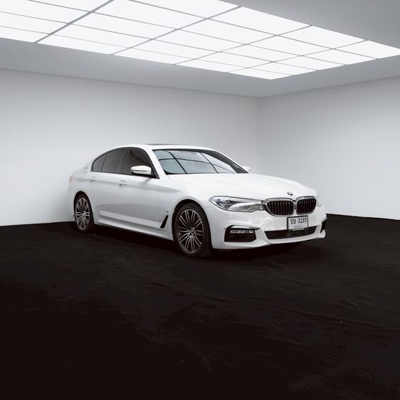 BMW Series 5 2019 530e Sedan ปลั๊กอินไฮบริด (PHEV) ไม่ติดแก๊ส เกียร์อัตโนมัติ ขาว รูปที่ 2