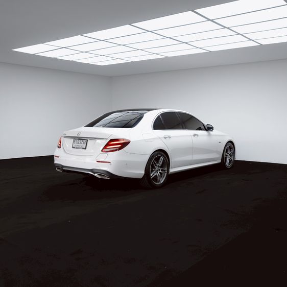 Mercedes-Benz E-Class 2020 E350 AMG Sedan ปลั๊กอินไฮบริด (PHEV) ไม่ติดแก๊ส เกียร์อัตโนมัติ ขาว รูปที่ 4