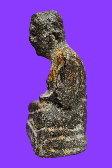 รูปเหมือนหลวงปู่ทวด เนื้อว่านกากยายักษ์ รุ่นเเรก สร้างราวปี2502 องค์นี้พิเศษมีอุดก้อนเเร่ทองคำจากป่าใต้ดินลึก ขุดได้ขณะกำลังขุดต้นกากยายักษ์ รูปที่ 5