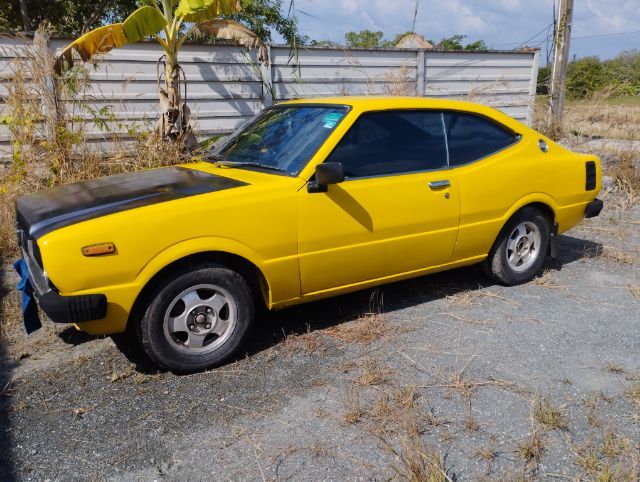 รถ Toyota รุ่นอื่นๆ รุ่นย่อยอื่นๆ สี เหลือง