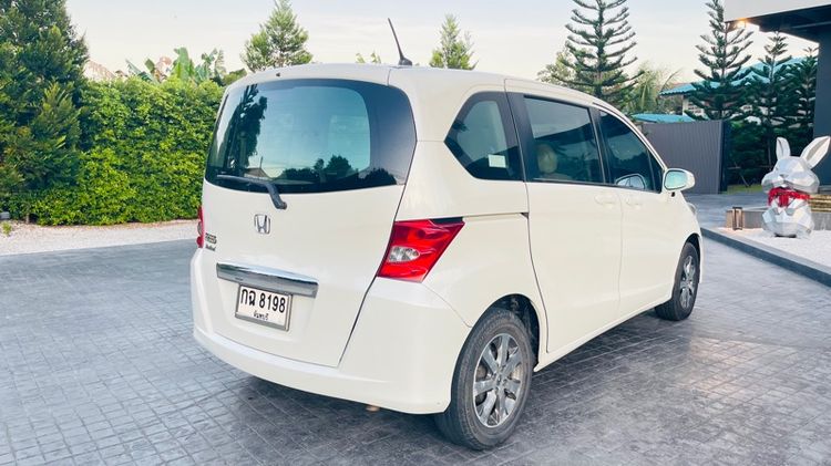 Honda Freed 2011 1.5 E Sport Utility-car เบนซิน เกียร์อัตโนมัติ ขาว รูปที่ 4