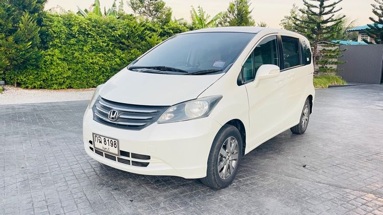 Honda Freed 2011 1.5 E Sport Utility-car เบนซิน เกียร์อัตโนมัติ ขาว รูปที่ 3