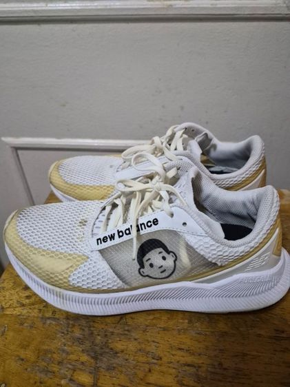 รองเท้า New Balance 