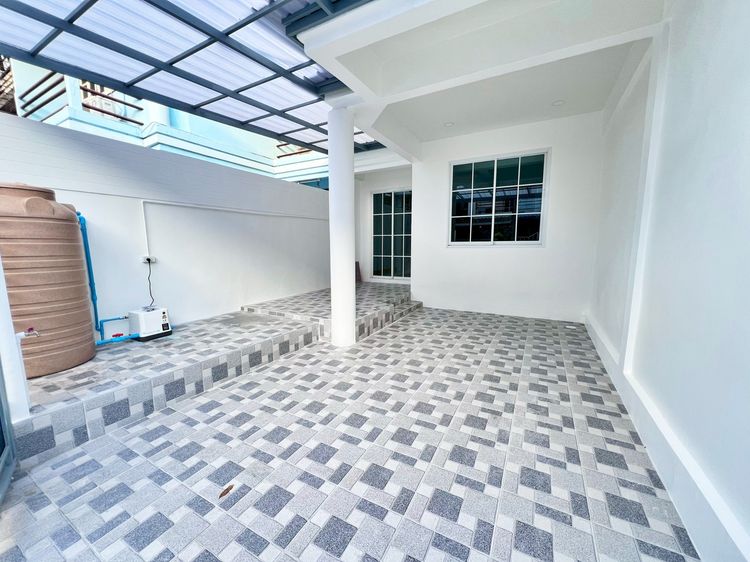 อื่นๆ มีบางส่วน หมู่บ้านบดินทรรักษา3 20 ตรว. คู้บอน 27 แยก 21 ใกล้ตลาด ใกล้แหล่งของกิน รถไฟฟ้าสายสีชมพู ใกล้แหล่งความเจริญ แต่งใหม่ทั้งหลัง รูปที่ 2