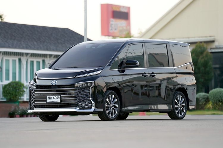 Toyota Voxy Hybrid SZ 1.8L ปี 2023