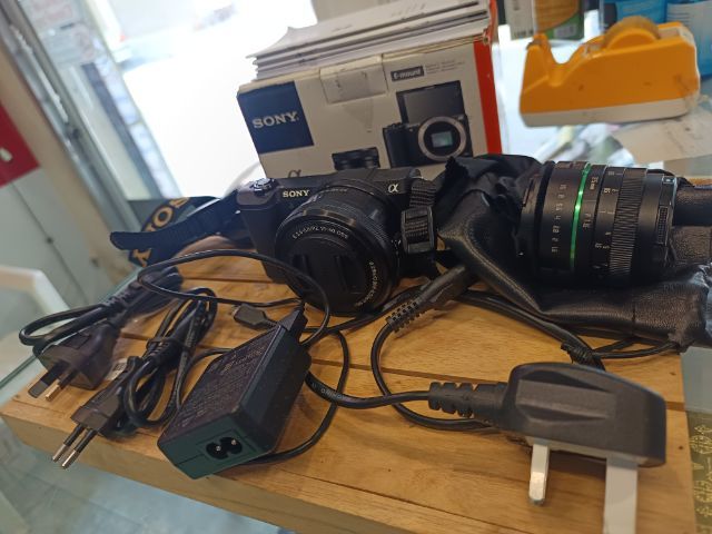 กล้อง DSLR ขายกกล้อง sony a5100 สภาพ 99 อุปกรณ์ครบยกกล่อง พร้อมเลนส์มือหมุนซื้อแยกมา 