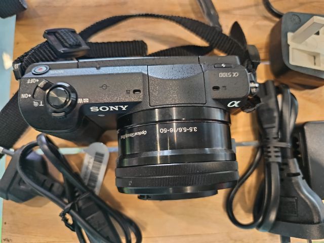 ขายกกล้อง sony a5100 สภาพ 99 อุปกรณ์ครบยกกล่อง พร้อมเลนส์มือหมุนซื้อแยกมา  รูปที่ 3