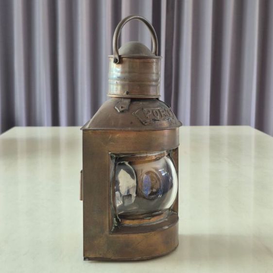 ตะเกียงเรือวินเทจแท้แบบเข้ามุมสภาพใช้งาน
 รูปที่ 3