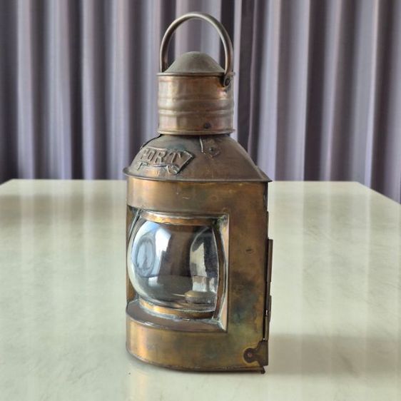 ตะเกียงเรือวินเทจแท้แบบเข้ามุมสภาพใช้งาน
 รูปที่ 4