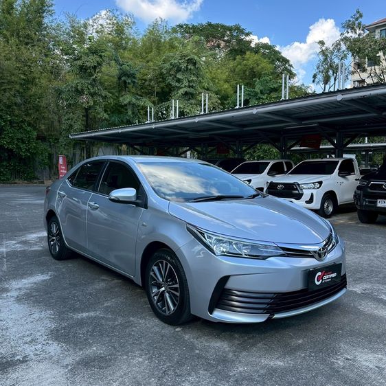 รถ Toyota Altis 1.6 G สี บรอนซ์เงิน