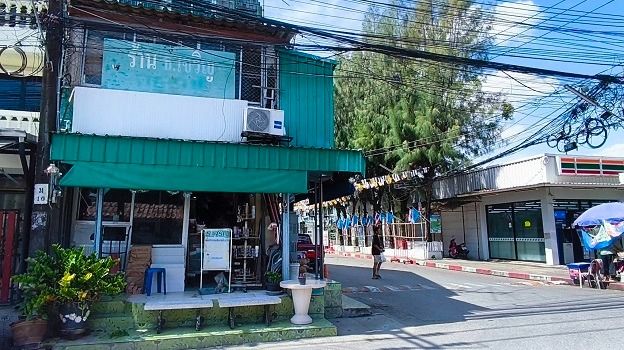 ขายตึกด่วน 3 ชั้น ทำเลทอง เหมาะสำหรับทำธุรกิจ จากถนนใหญ่ ปากซอยนวมินทร์ 68 (ธนะสิน) เข้าเพียง 600 ทำเลทอง ห้องมุม ราคา5.5 ล้านบาท