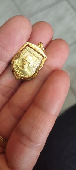 พระเลี่ยมทองหลวงพ่อรวย