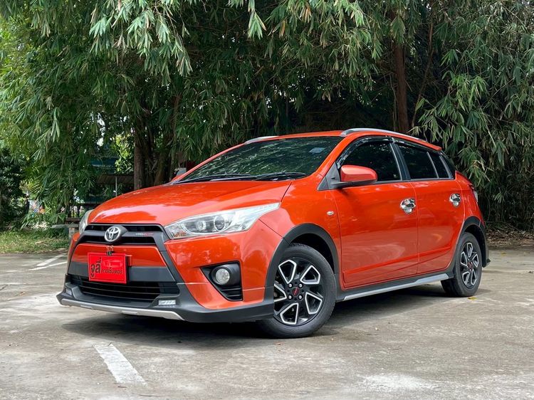 Toyota Yaris 2017 1.2 TRD Sportivo Sedan เบนซิน ไม่ติดแก๊ส เกียร์อัตโนมัติ ส้ม รูปที่ 2