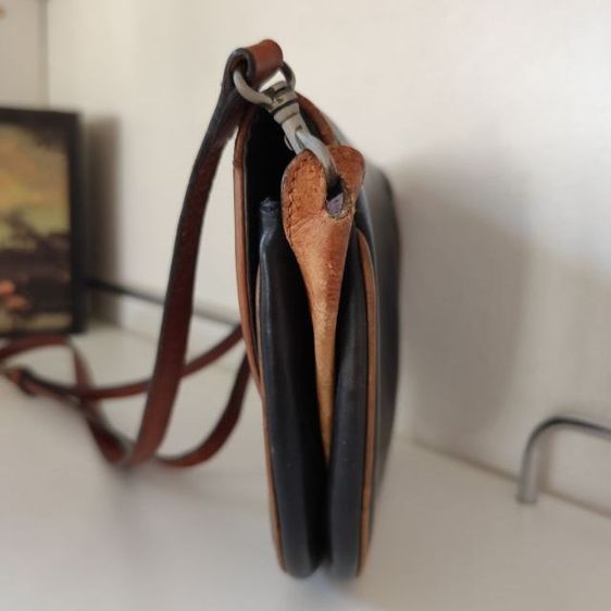 กระเป๋าหนังสะพายข้าง CELINE มือสองขายตามสภาพก่อนตัดสินใจสั่งกรุณาอ่านรายระเอียดให้รอบคอบ รูปที่ 4