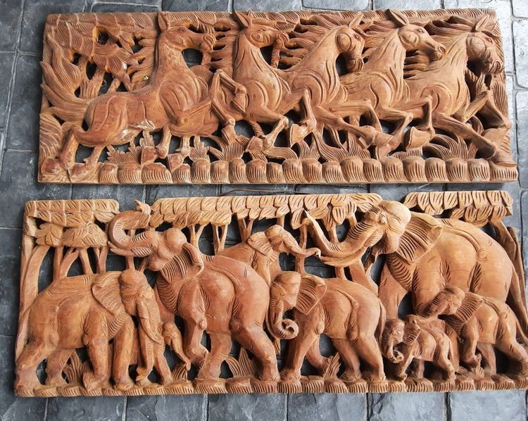 แผ่นไม้แกะสลัก