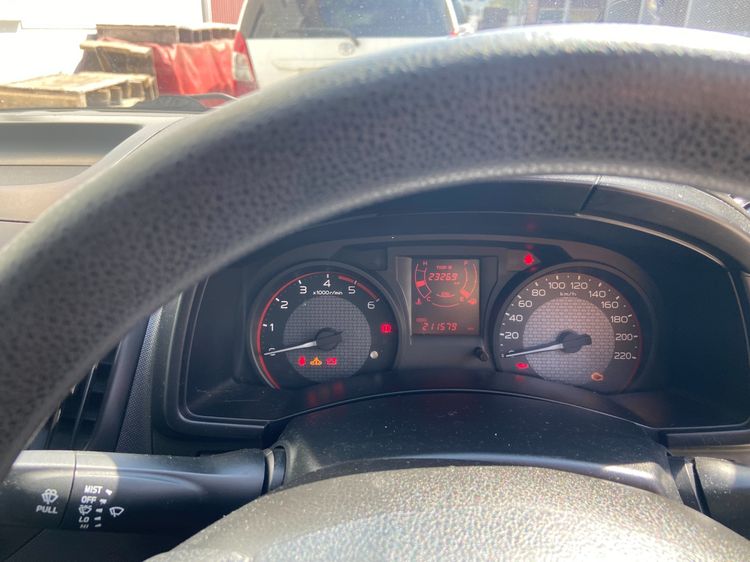 รถ Isuzu D-MAX 1.9 S สี ขาว